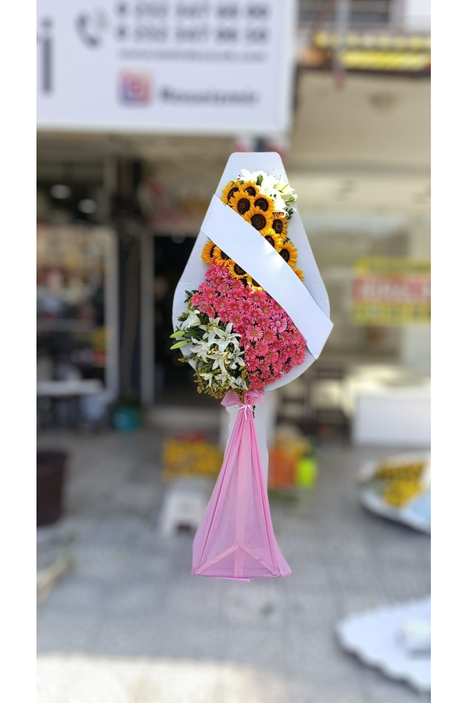 Ay Çiçekli Gelberalı Lilyumlu Çelenk