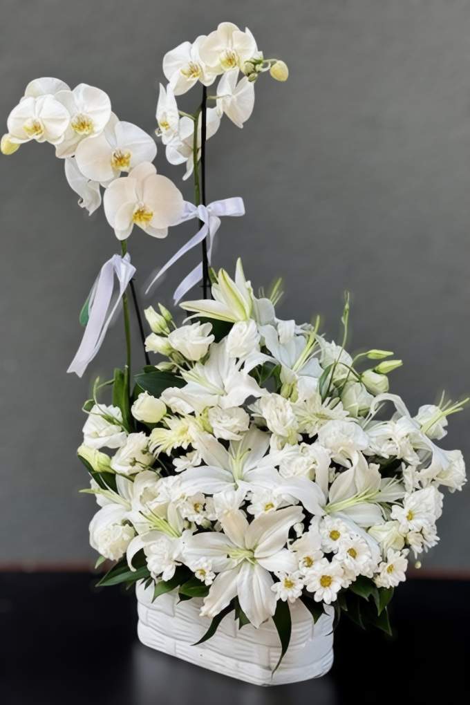 Beyaz Orkideli Seramik Aranjman 