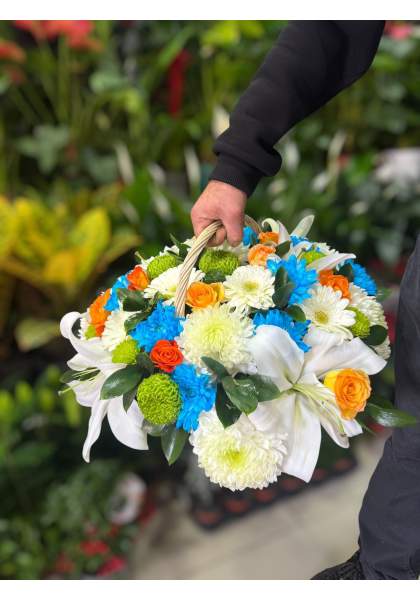 Renkli Sepette Çiçek Aranjmanı