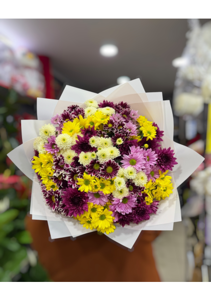 Renkli Kasımpatı Buketi – İzmir’de Canlı ve Neşeli Çiçek Aranjmanı
