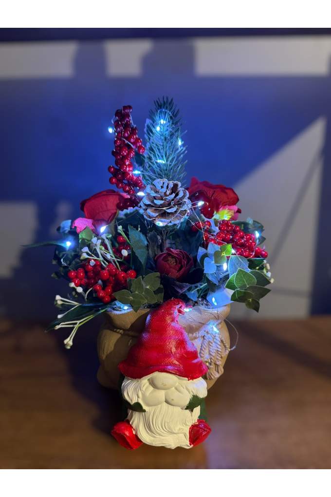Cüce Figürlü Işıklı Yapay Kokina & Kadife Gül Aranjmanı