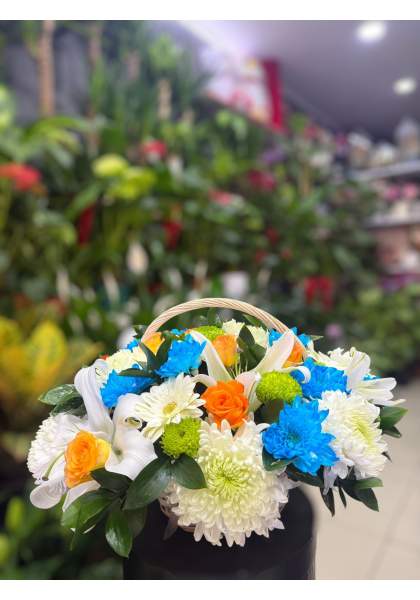 Renkli Sepette Çiçek Aranjmanı