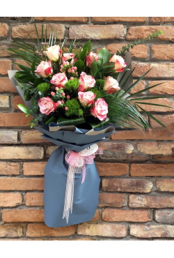 11 Adet İthal Güllü Buket 11 Adet İthal Güllü Buket