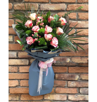 11 Adet İthal Güllü Buket