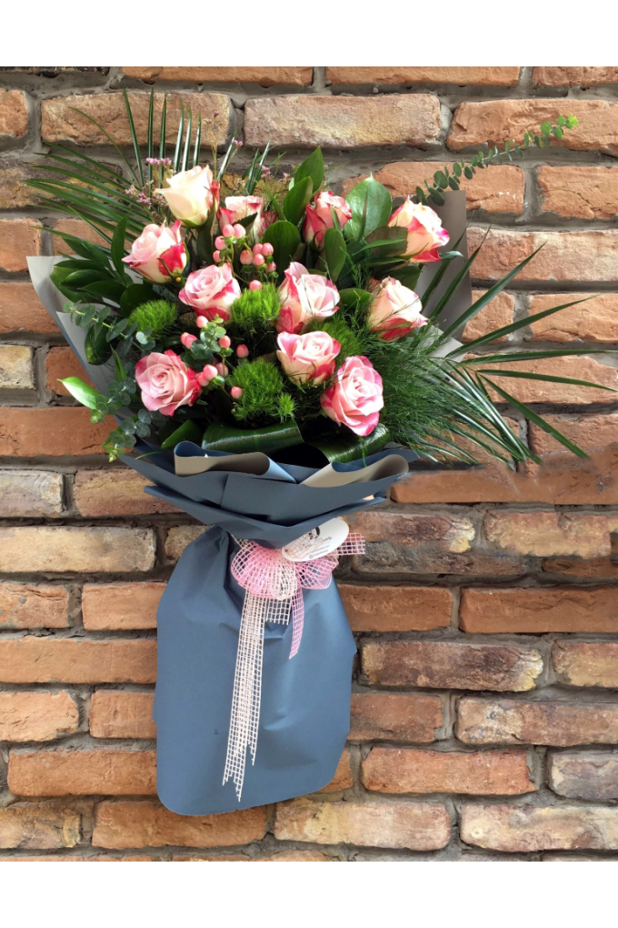 11 Adet İthal Güllü Buket 11 Adet İthal Güllü Buket