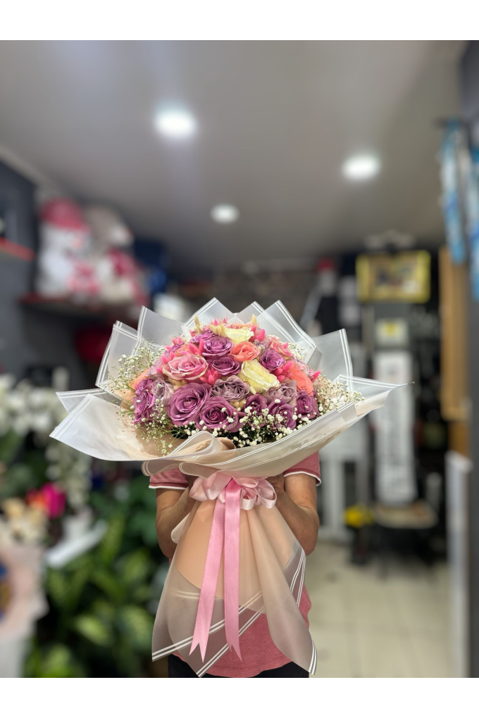 51 Adet İthal Rengarenk Gül Buketi