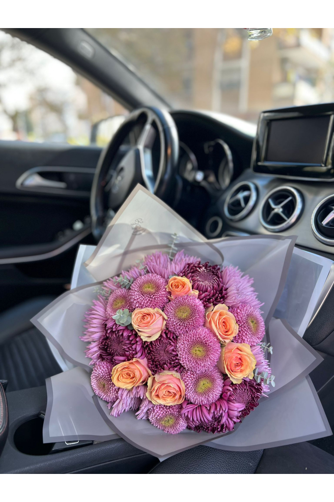 Anastasia ve İthal Gül buketi