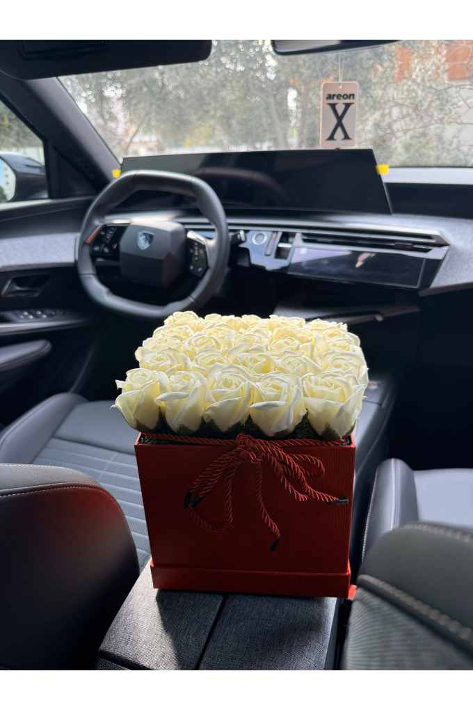 Kare Kutu İçerisinde Yapay Kokulu Güller