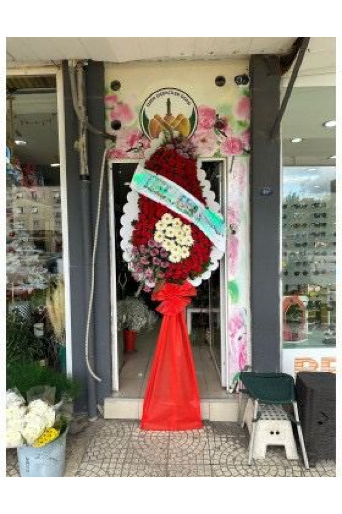 Kırmızı Beyaz Gerberalı Göbek Kısmı Beyaz Çelenk