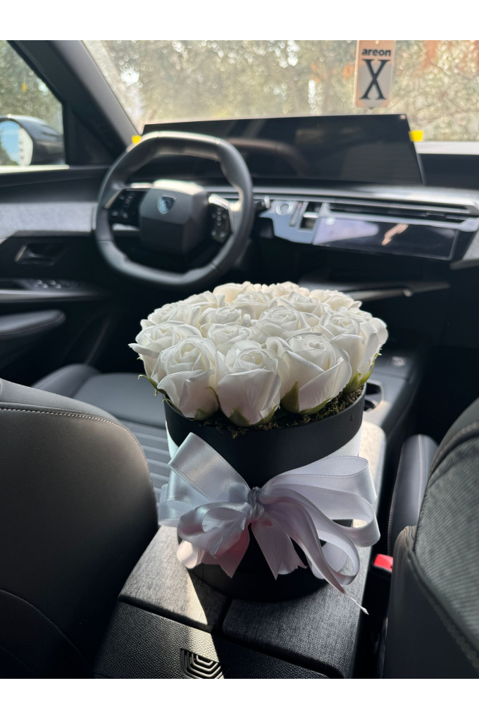 Küçük Boy Kutu İçerisinde Beyaz Güller