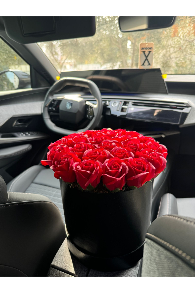 Orta Boy Kutu İçerisinde Yapay Gül