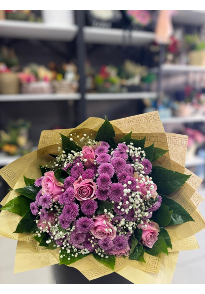 Pembe Gül ve Mor Kasımpatı Buketi Pembe Gül ve Mor Kasımpatı Buketi