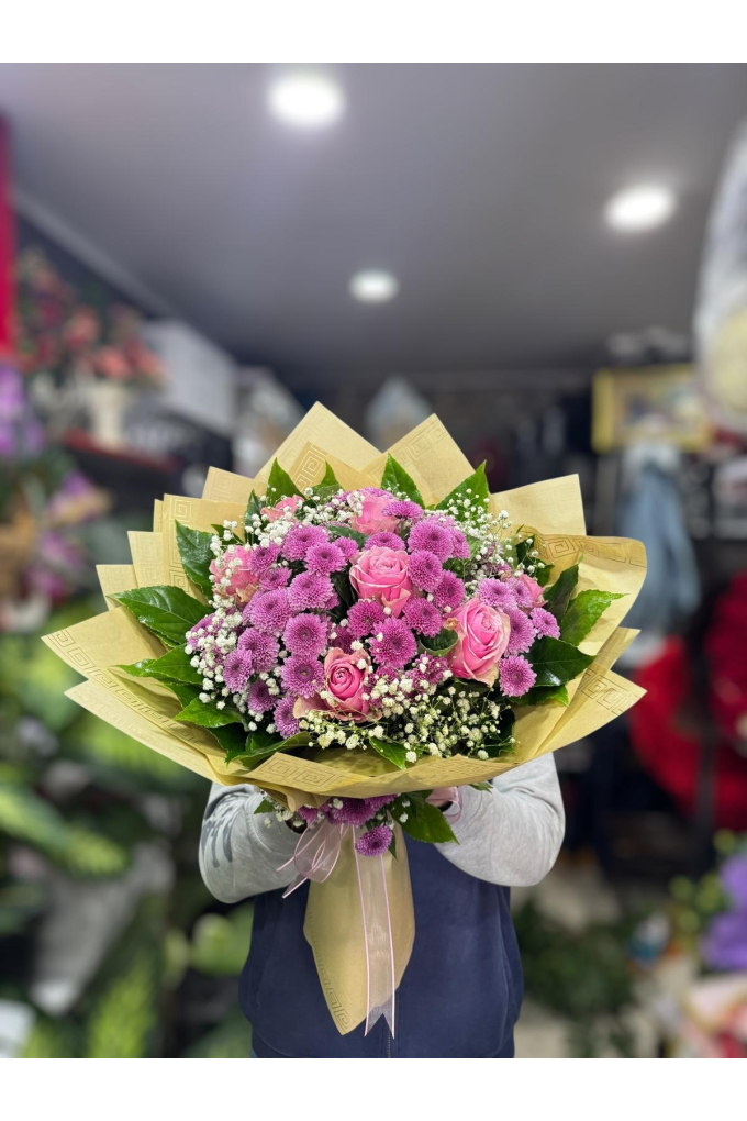 Pembe Gül ve Mor Kasımpatı Buketi Pembe Gül ve Mor Kasımpatı Buketi
