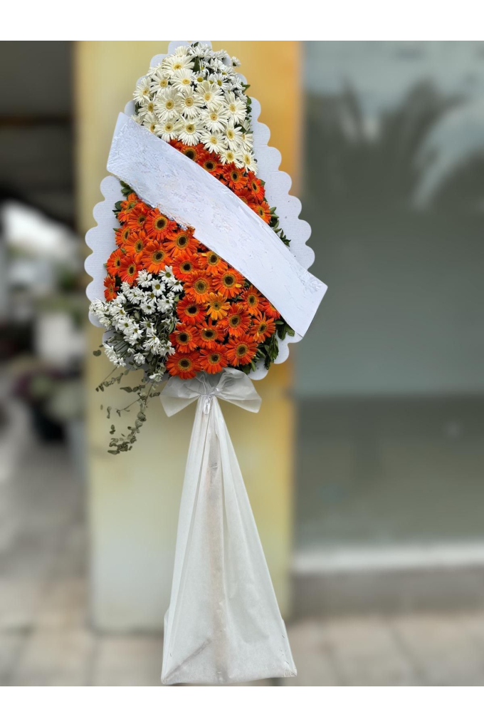 Turuncu Beyaz Gerberalı Çelenk