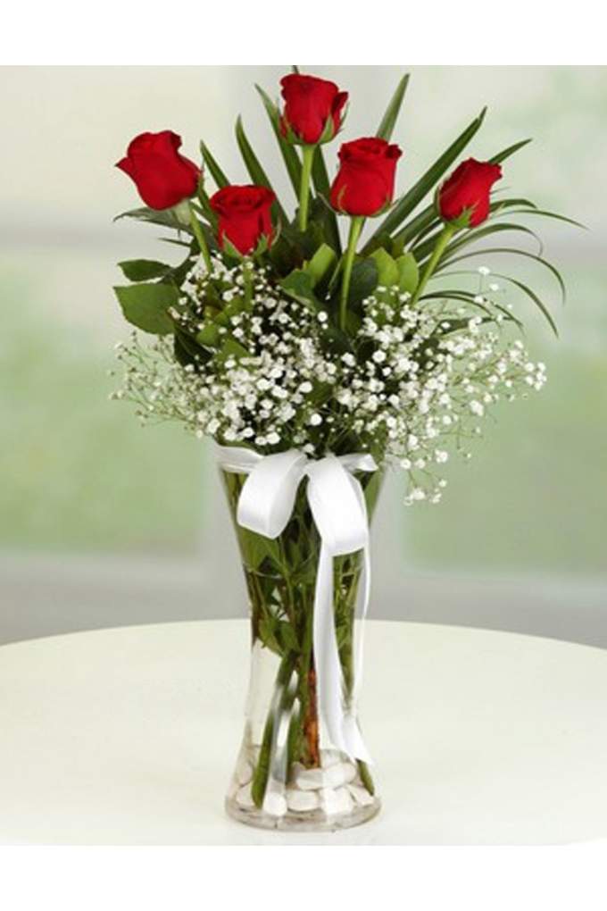 Vazoda 5 Kırmızı Gül